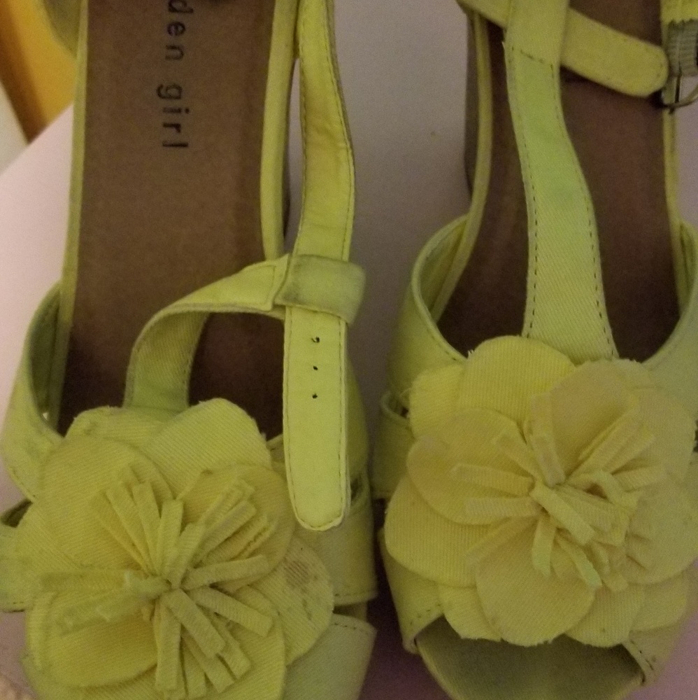 7.5 Madden Girl wedge